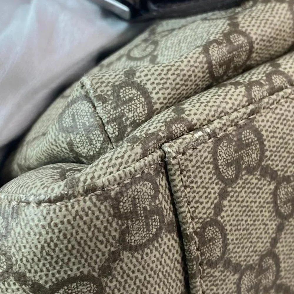 Gucci Monogram Signature Double Pocket 4GG910